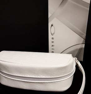 Oakley wristlet sunglass case
